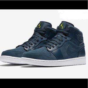 *Used* Jordan Retro 1 Mid “Armory Navy”